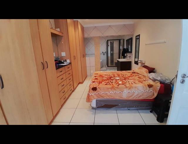 6 BEDROOM HOUSE FOR SALE IN SHELLY BEACH